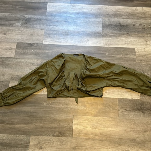 Front Tie Crop Top - Picture 10 of 10